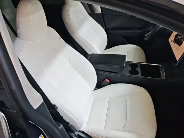 Tesla Model Y — Фото автомобиля 24