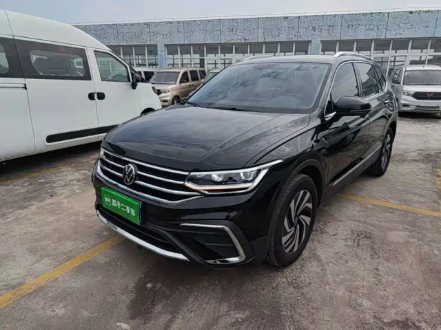 Фотография автомобиля — Volkswagen Tiguan L