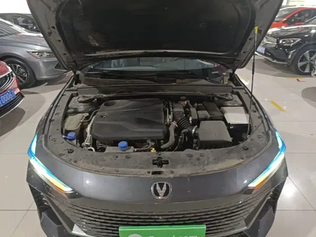 Changan Changan UNI-V 2022 1.5T Premium Model — Фото автомобиля 19