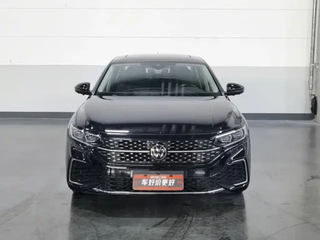 Volkswagen Passat — Фото автомобиля 3