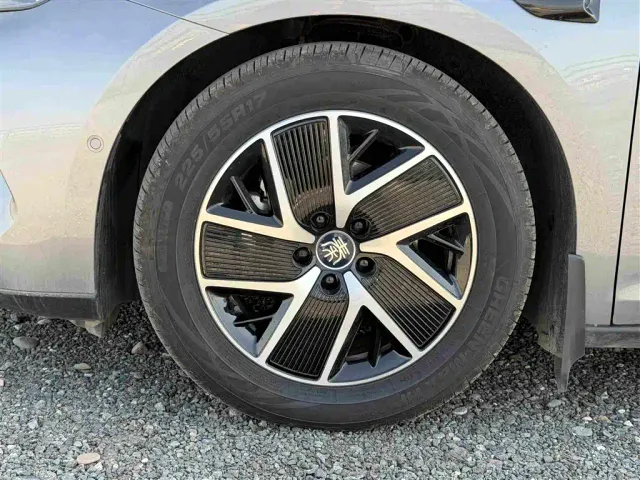 BYD Qin L — Фото автомобиля 14