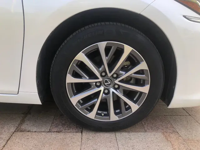 Lexus ES — Фото автомобиля 16
