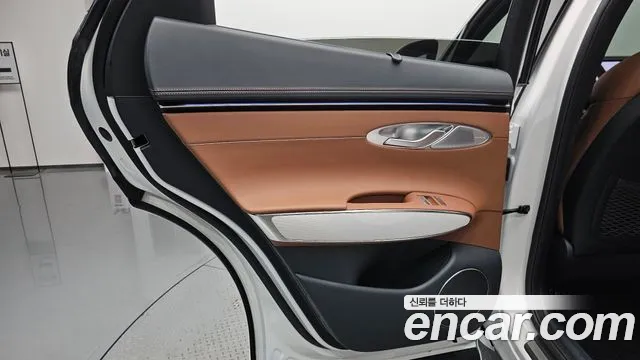 Genesis GV70 2.5T Бензин 2WD — Фото автомобиля 22