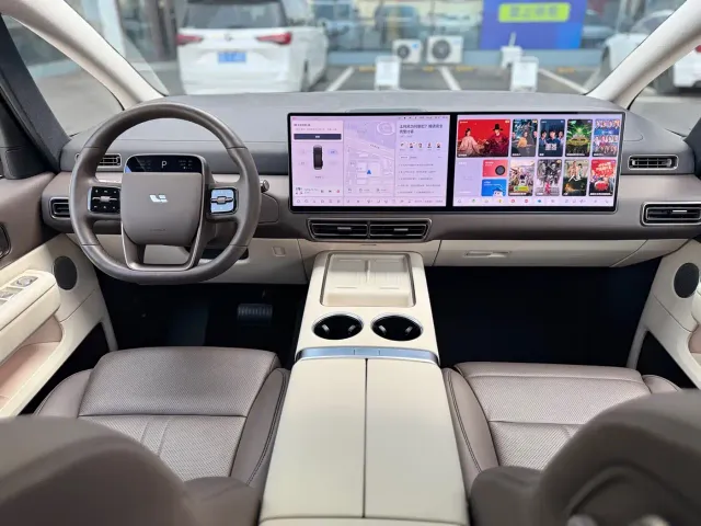 Li Auto MEGA — Фото автомобиля 13