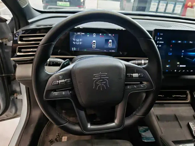 BYD Qin L — Фото автомобиля 10