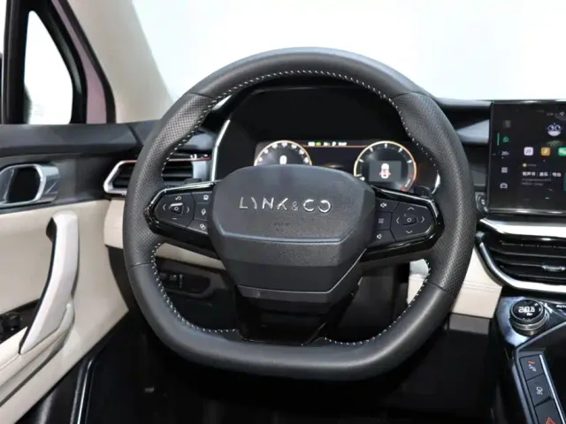 Lynk & Co 06 — Фото автомобиля 13