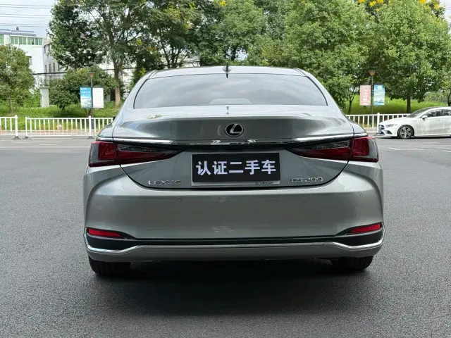 Lexus ES — Фото автомобиля 6