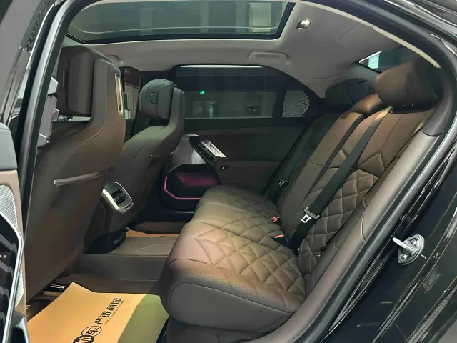BMW 7 Series — Фото автомобиля 12