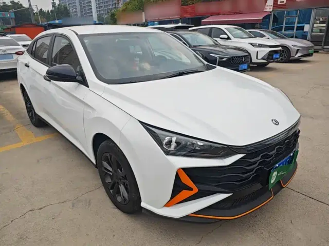 Dongfeng Yixuan — Фото автомобиля 3