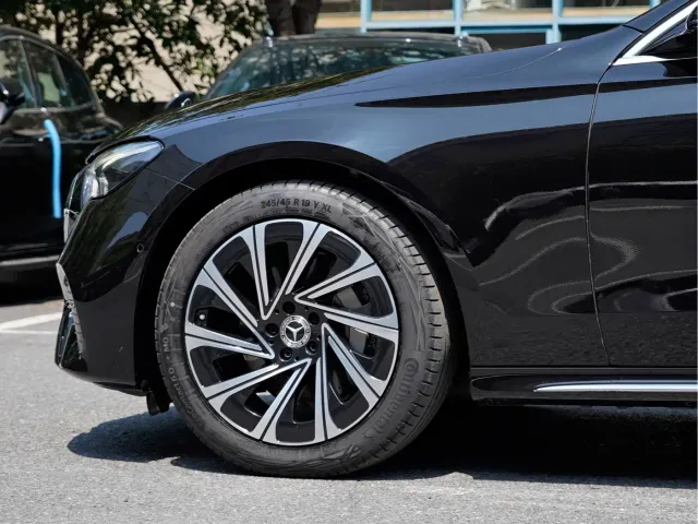 Mercedes-Benz E-Class — Фото автомобиля 8