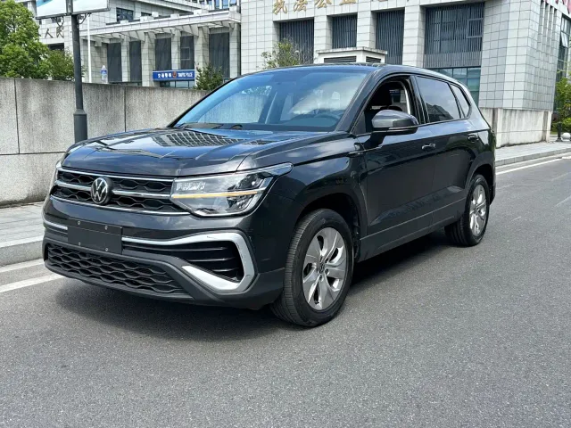 Фотография автомобиля — Volkswagen Tharu