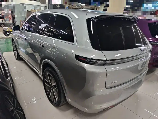 Li Auto L8 — Фото автомобиля 4