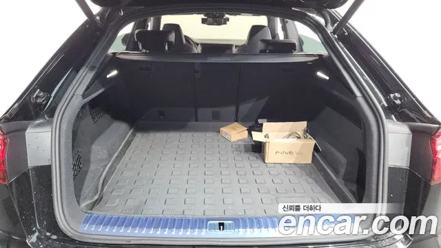 Audi Q8 55 TFSI quattro Premium — Фото автомобиля 18
