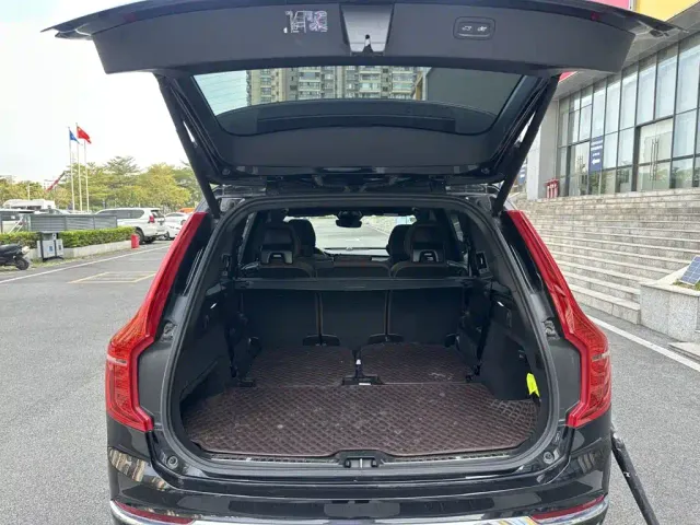 Volvo XC90 — Фото автомобиля 11