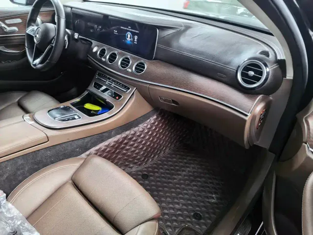 Mercedes-Benz E-Class — Фото автомобиля 6