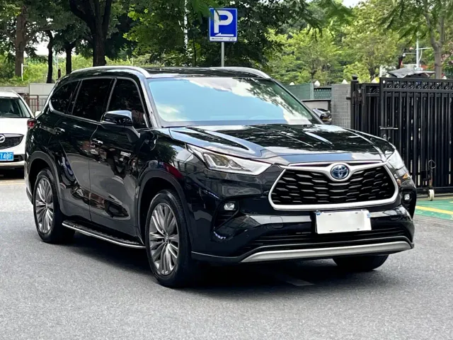 Toyota Highlander — Фото автомобиля 3