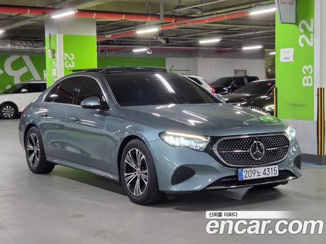 Mercedes-Benz E-Class — Фото автомобиля 3