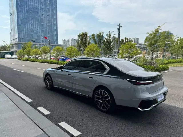 BMW i7 — Фото автомобиля 6