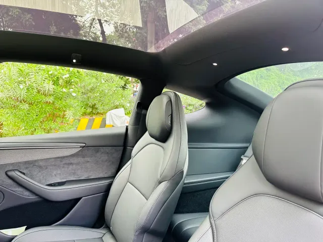 Tesla Model Y L — Фото автомобиля 15