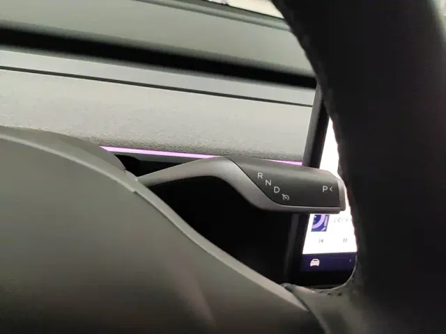 Tesla Model Y — Фото автомобиля 13