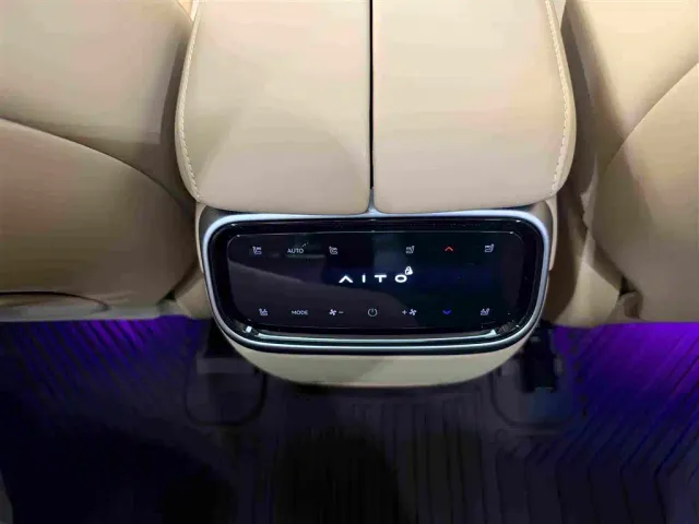 Aito M7 — Фото автомобиля 12