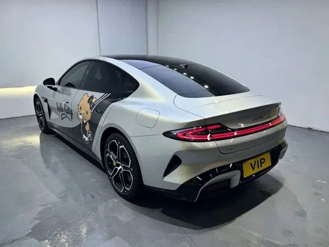 Xiaomi SU7 — Фото автомобиля 2