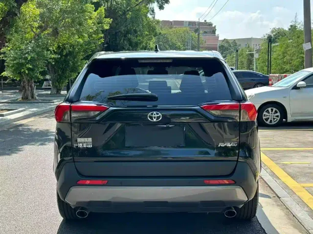 Toyota RAV4 — Фото автомобиля 5