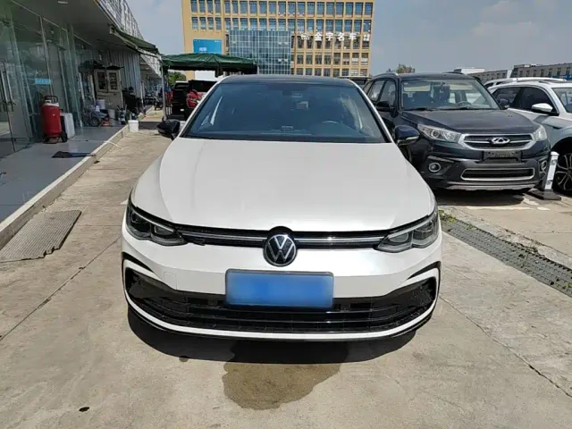 Volkswagen Golf — Фото автомобиля 2
