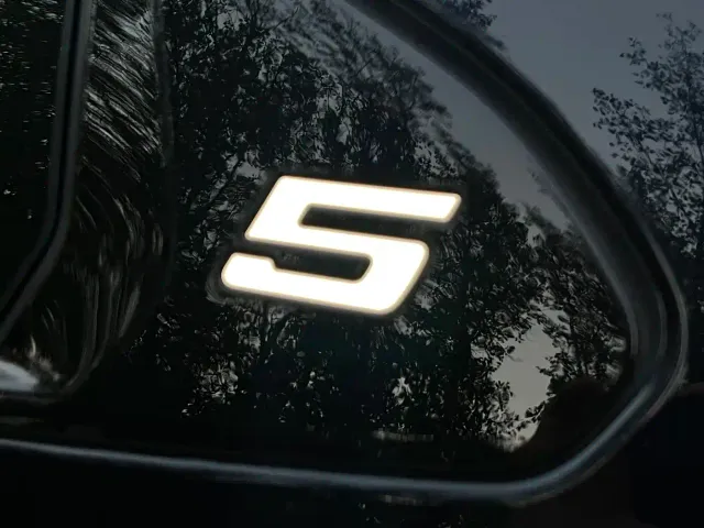 BMW 5 Series — Фото автомобиля 11