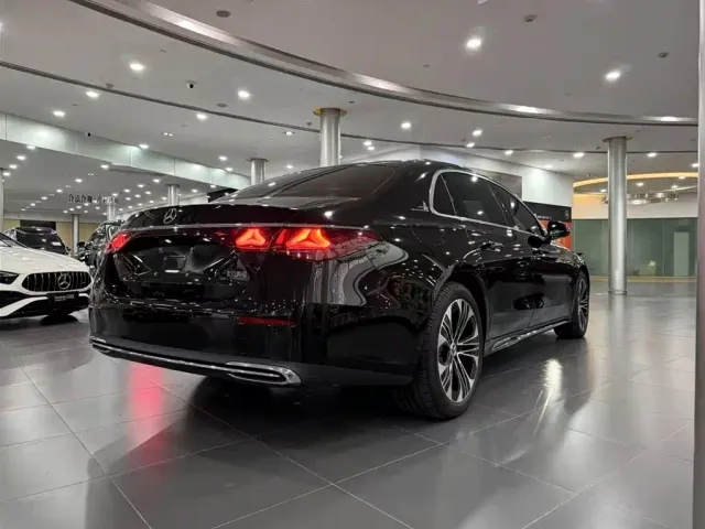 Mercedes-Benz E-Class — Фото автомобиля 6