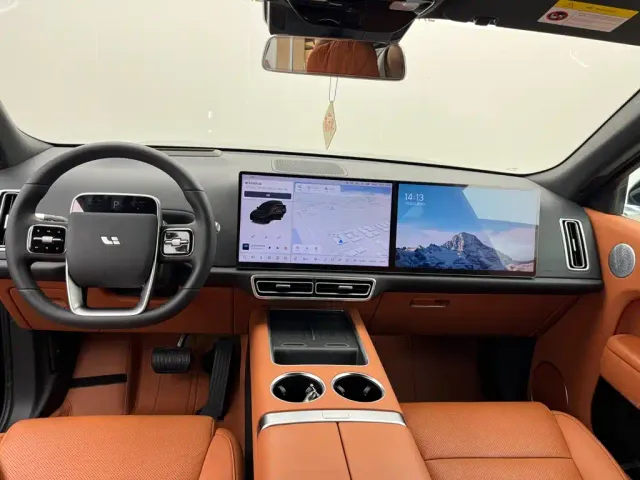 Li Auto L8 — Фото автомобиля 9
