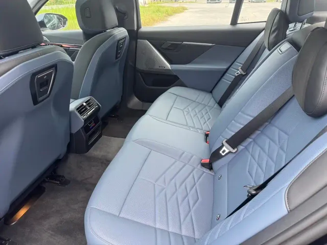 BMW i5 — Фото автомобиля 4