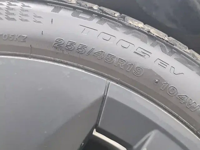 Tesla Model Y — Фото автомобиля 24