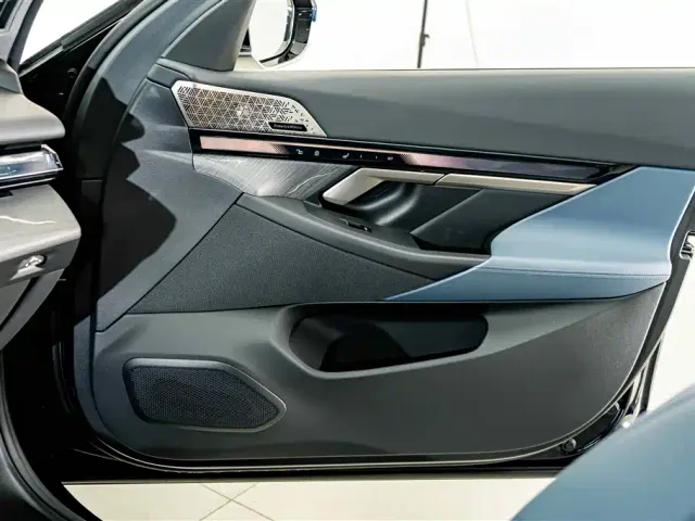BMW 5 Series — Фото автомобиля 17