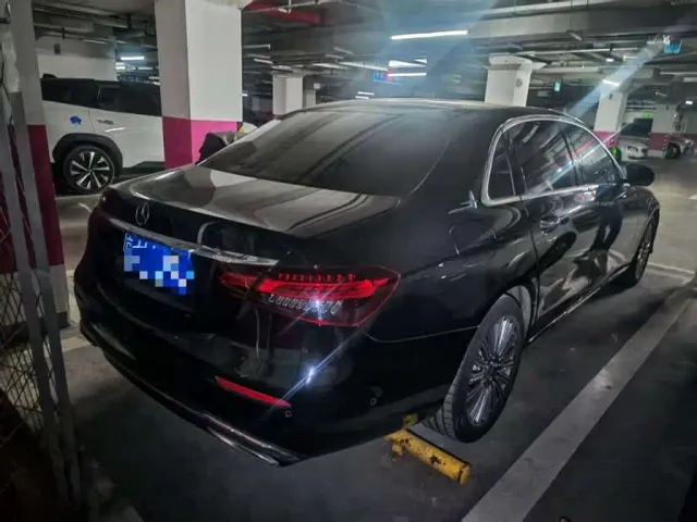 Mercedes-Benz E-Class — Фото автомобиля 5