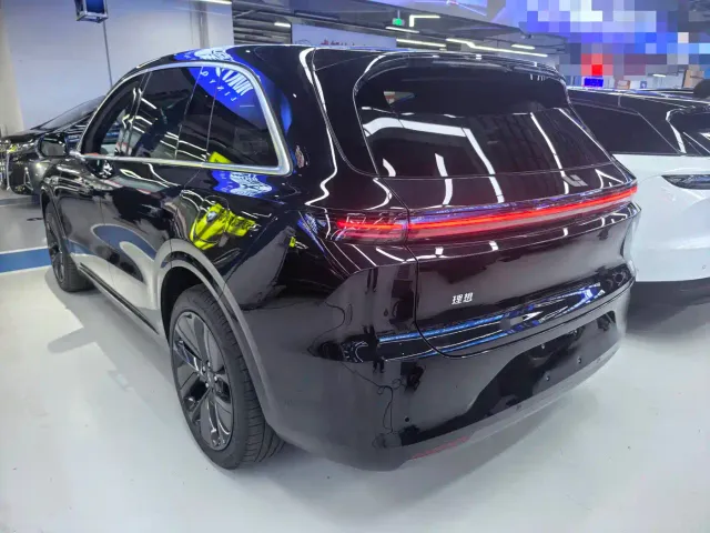 Li Auto L6 — Фото автомобиля 12