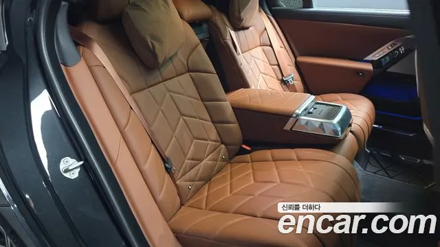 BMW 7-Series 7 серия (G70) 740i xDrive M Sport — Фото автомобиля 11