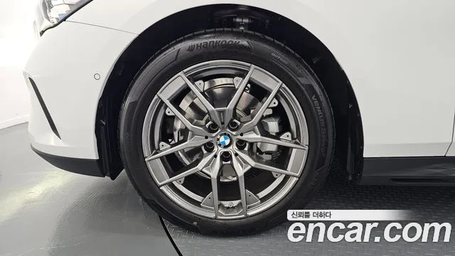 BMW 5 Series — Фото автомобиля 5