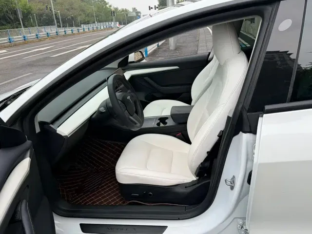 Tesla Model 3 — Фото автомобиля 4