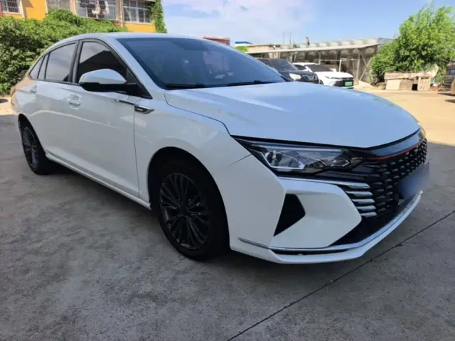 Dongfeng Yixuan MAX — Фото автомобиля 3