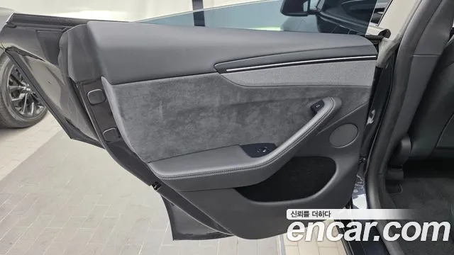 Tesla Model Y — Фото автомобиля 25