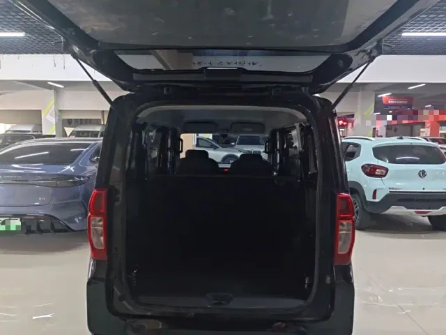 Wuling Zhiguang NEV — Фото автомобиля 18