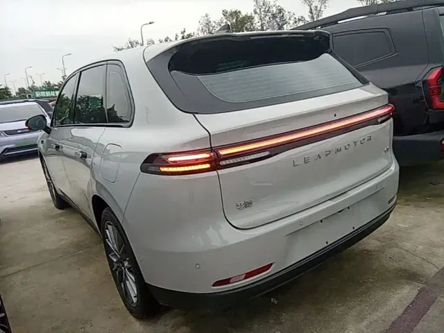 Leapmotor C10 — Фото автомобиля 4