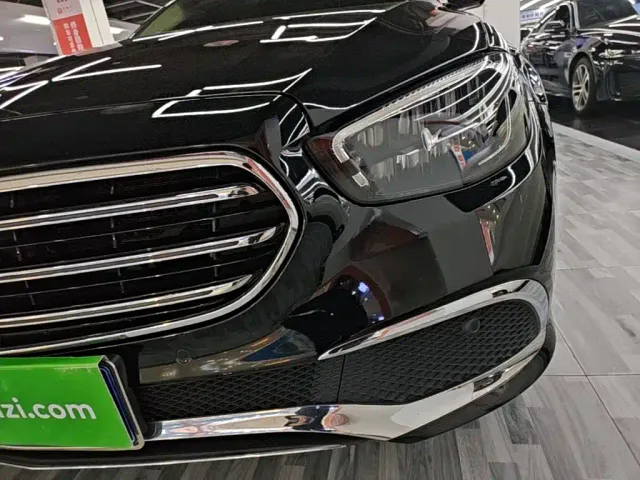 Mercedes-Benz E-Class — Фото автомобиля 23