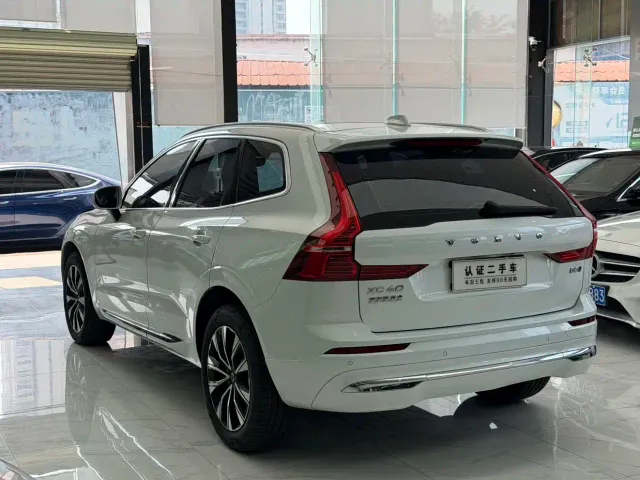 Volvo XC60 — Фото автомобиля 6