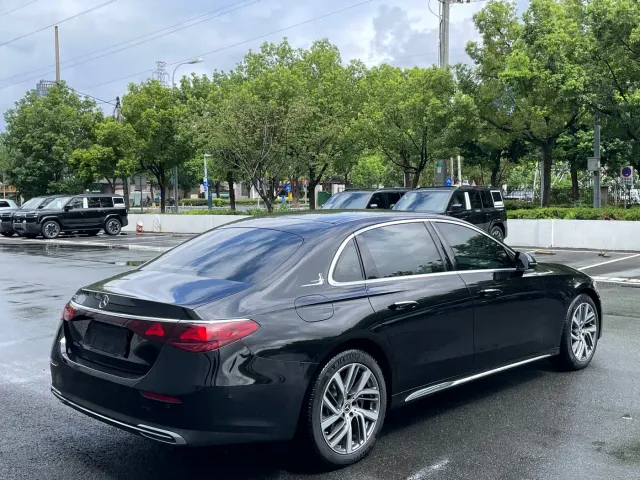 Mercedes-Benz E-Class — Фото автомобиля 22