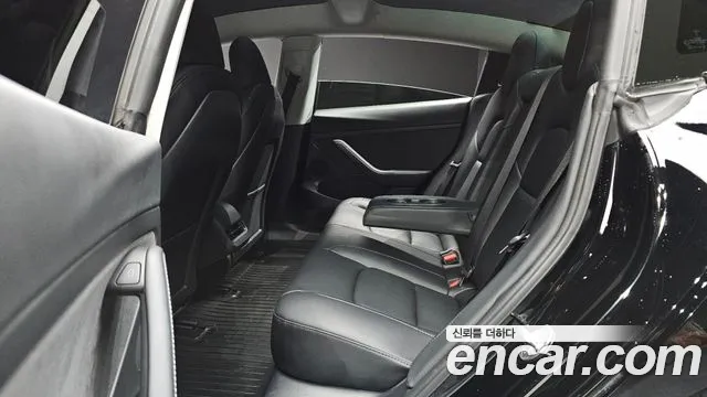 Tesla Model 3 — Фото автомобиля 10
