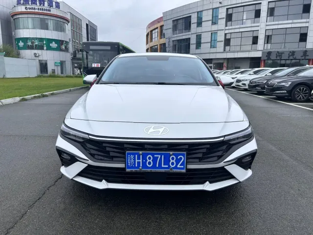 Hyundai Elantra — Фото автомобиля 2