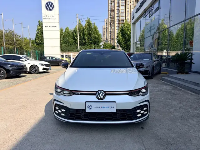 Фотография автомобиля — Volkswagen Golf GTI