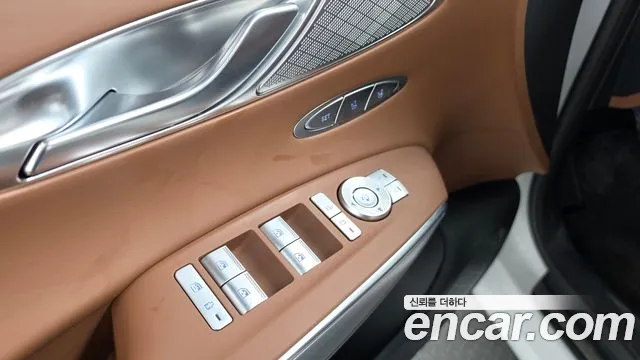 Genesis GV70 — Фото автомобиля 27